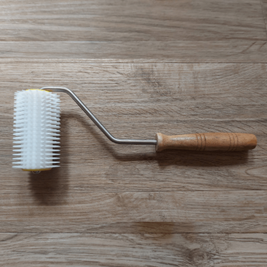 Uncapping Roller